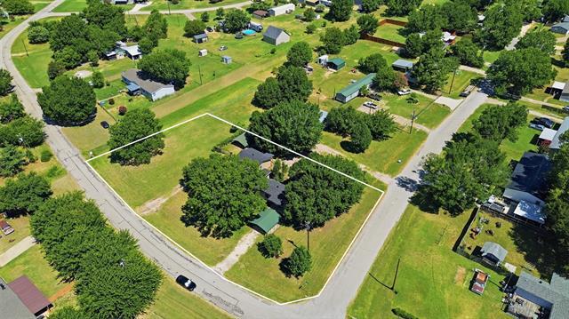 Building Photo - 1941 Lariat Ln