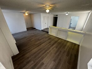 Building Photo - 3 BEDROOM 2 BATH, FIRST FLOOR UNIT