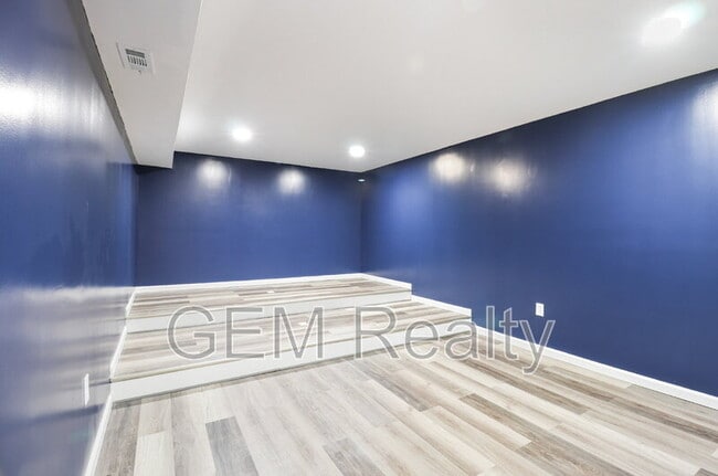 Building Photo - 7806 Shawmont Rd