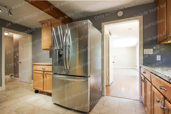 Building Photo - 7840 SW West Slope Dr