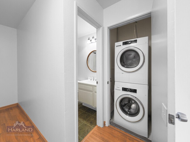 Building Photo - 4264 Sixth Avenue - 1-