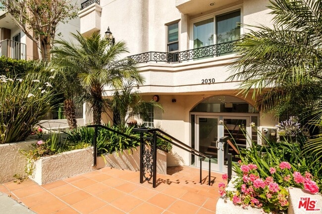 Building Photo - 2030 S Bentley Ave