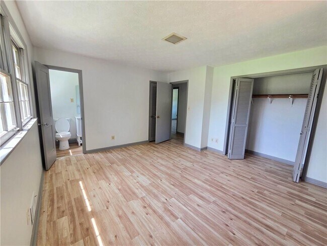 Building Photo - 6684 Londonderry Dr