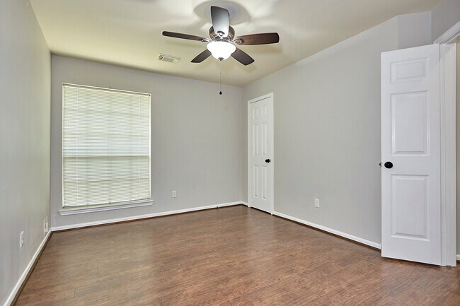 Building Photo - 6734 Wildacre Dr