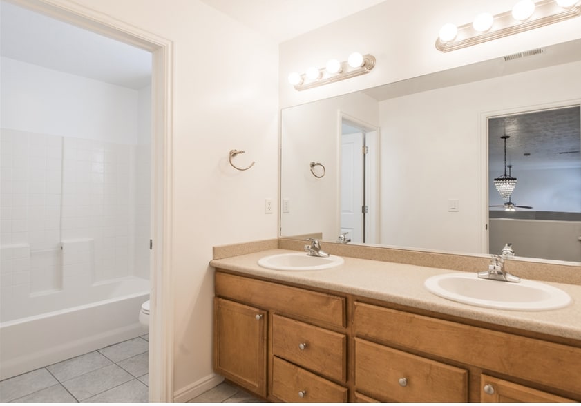 Building Photo - 646 E 1590 S