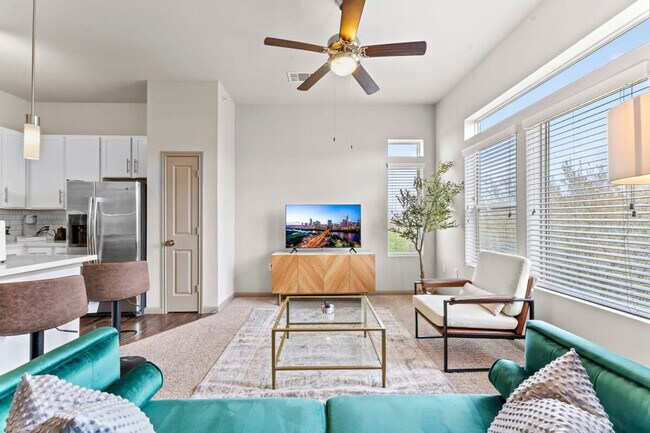 Building Photo - 2200 Montopolis Dr