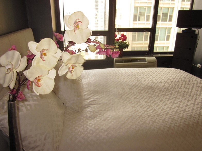 Bedroom - 30 E Huron St