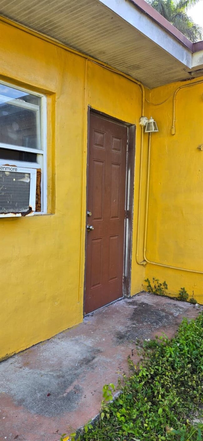 Building Photo - 112 Newton Rd