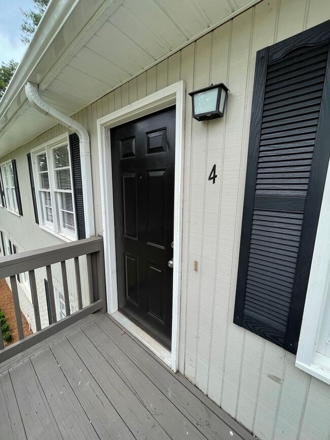 Building Photo - 207 Charleston Ave