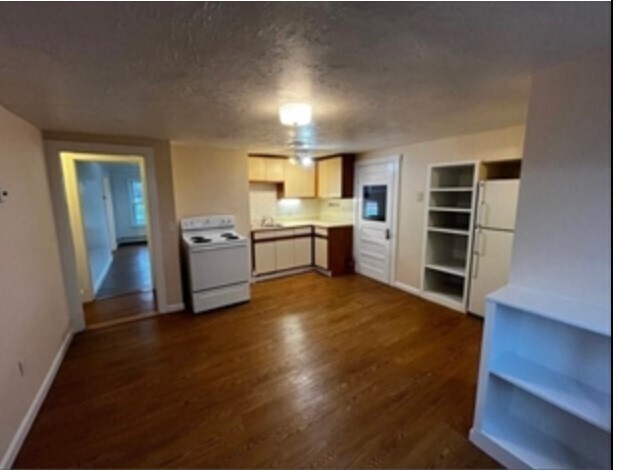 Building Photo - 600 Main St