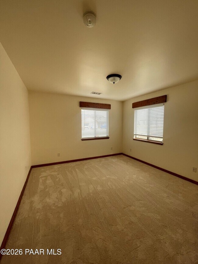 Building Photo - 2575 Solar View Dr