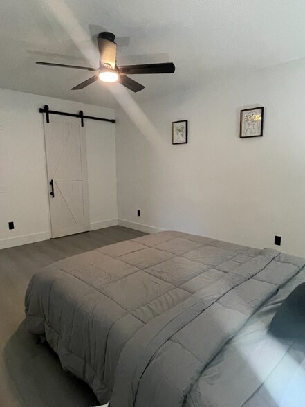 Building Photo - 634 Meadowvale Dr