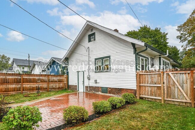 Building Photo - 1028 N Kealing Ave