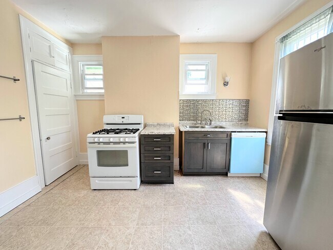 Building Photo - 833 S Trenton Ave