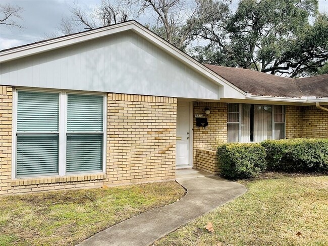 Building Photo - 9914 Larston St