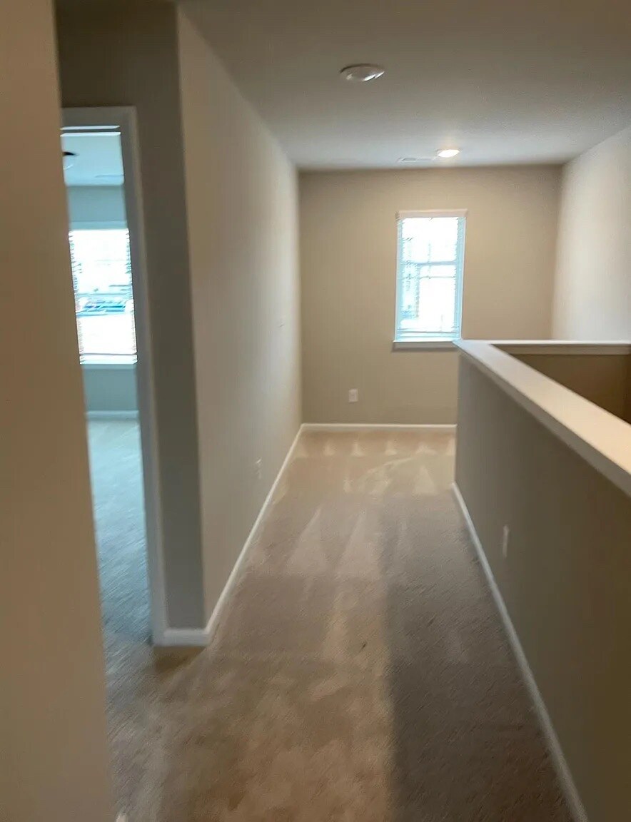 Building Photo - Room in House on Stovall Pl