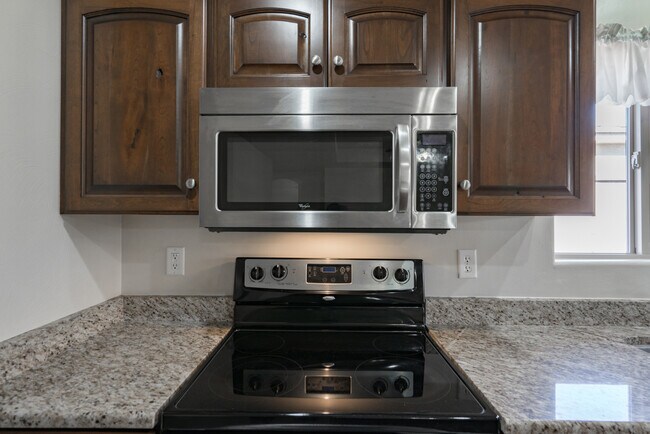 Building Photo - 986 Camel Springs Dr