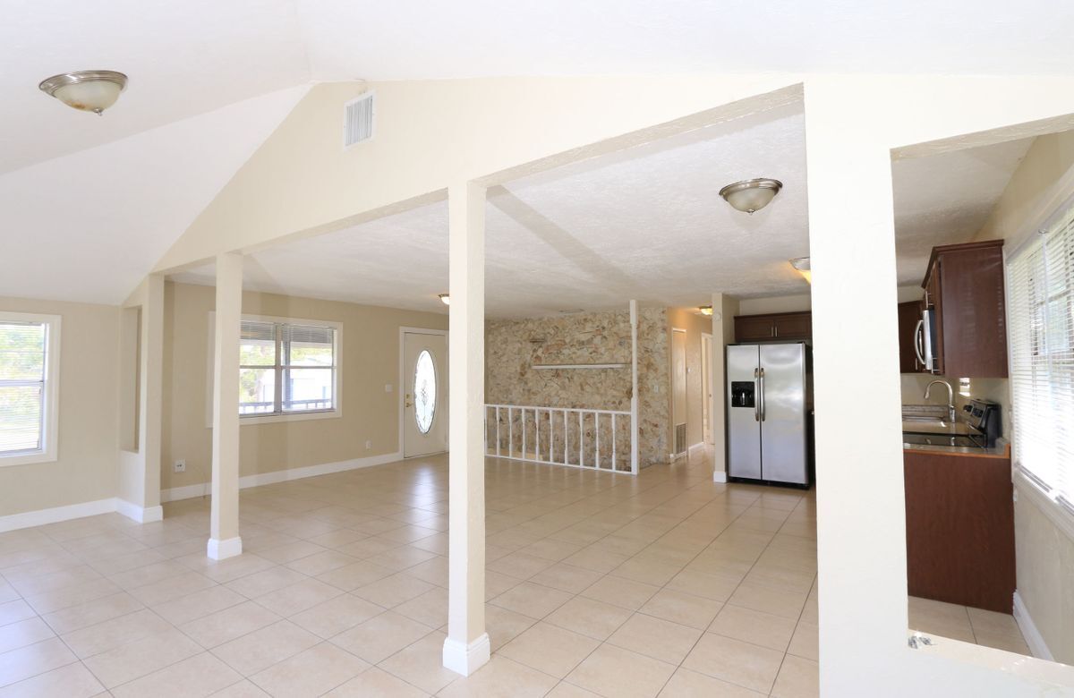 Building Photo - 4916 Silver Oak Dr