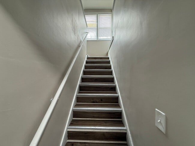 Building Photo - Renovated 3-Bedroom Home – We Welcome Sect...