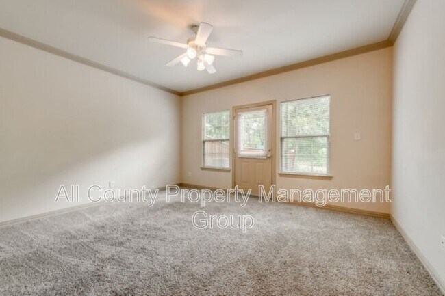 Building Photo - 1579 Cozy Dr