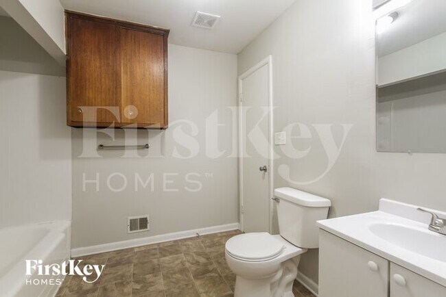 Building Photo - 336 Wayside Dr