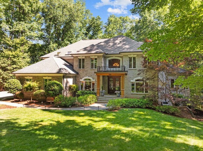 Building Photo - Luxurious 5-Bed Sanctuary with Scenic View...