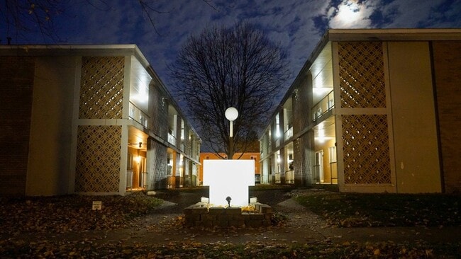 Building Photo - Prairie Place