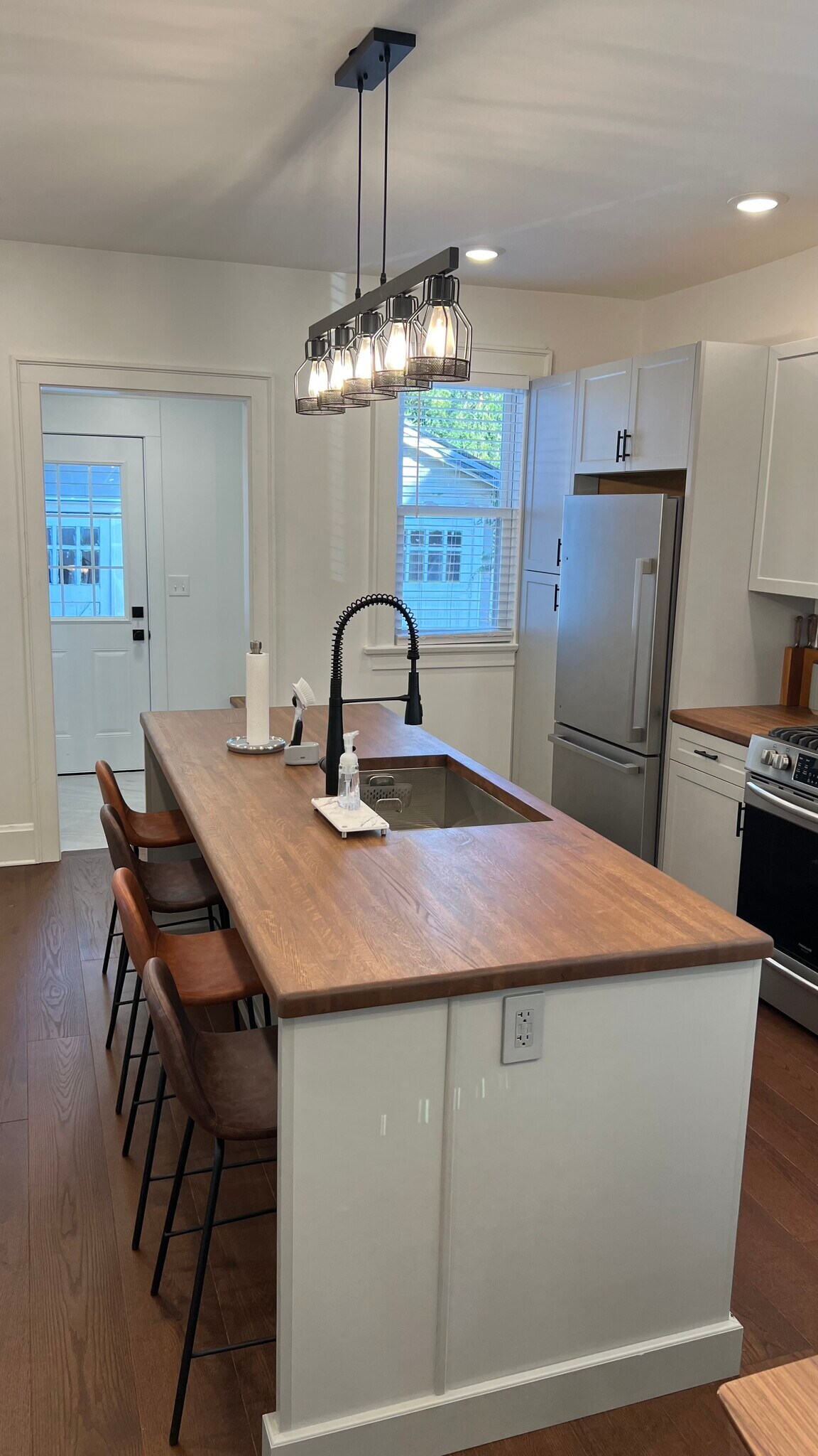 Building Photo - 3044 Minot Ave