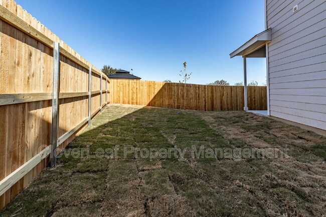 Building Photo - 10351 Lynwood Crk