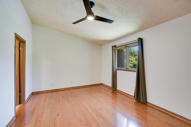 Building Photo - 3318 Foster Ln