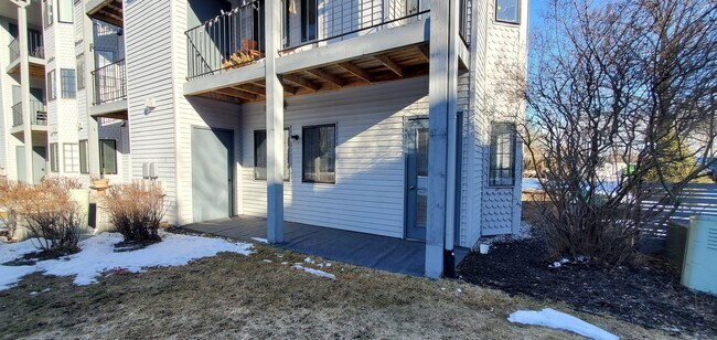 Building Photo - Pet-Friendly Upgraded Condo w/ 1-Bedroom & Office in Downtown Traverse City