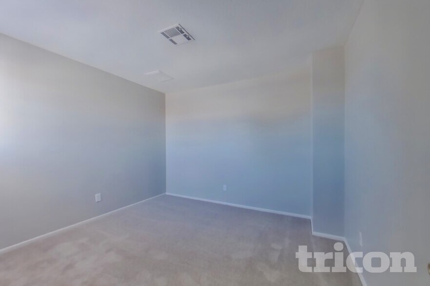 Building Photo - 2206 W Monona Dr