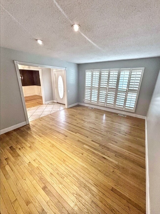 Building Photo - 813 Big Bend Woods Dr