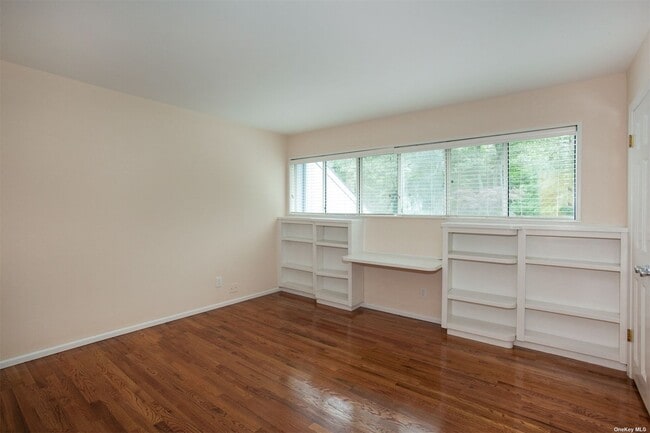 Building Photo - 12 N Ridge Rd