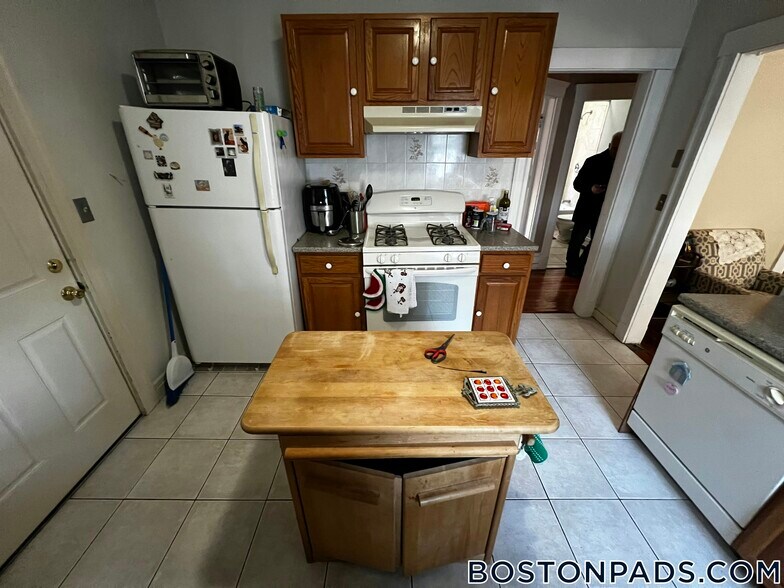Building Photo - 49 Conwell Ave