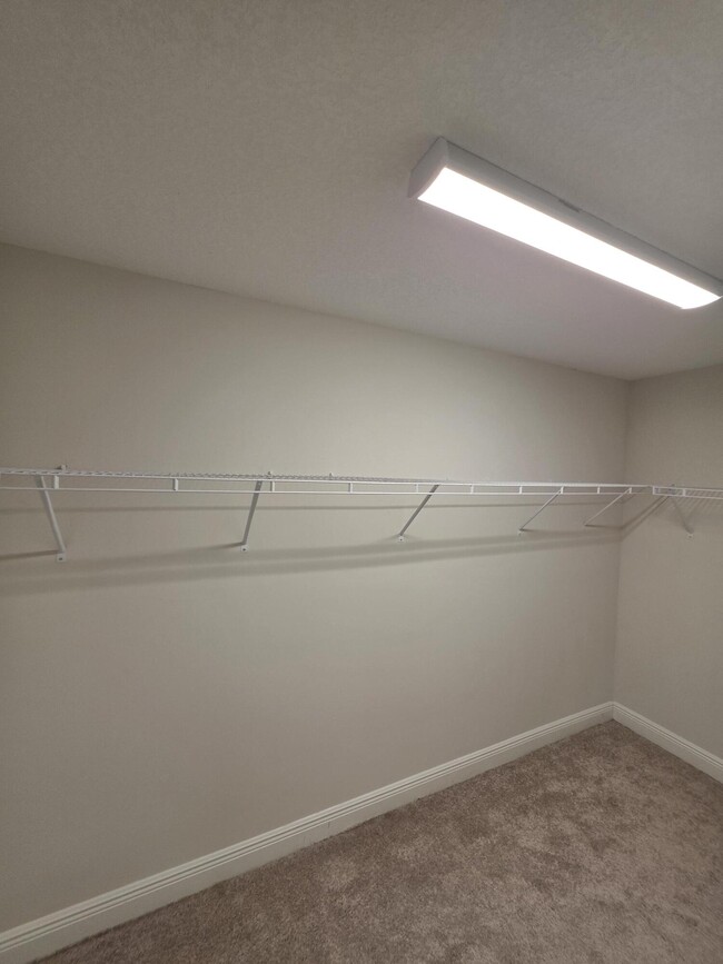 Building Photo - 5996 NW Baynard Dr