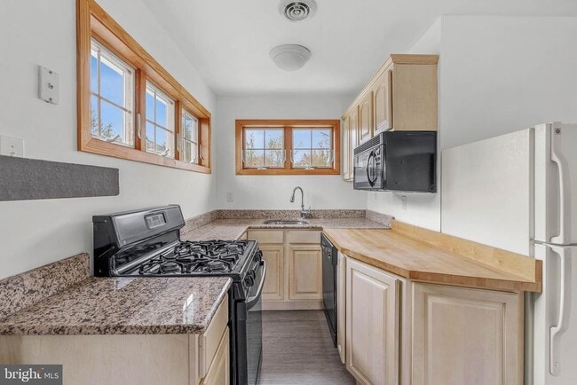 Building Photo - 217 N Providence Rd