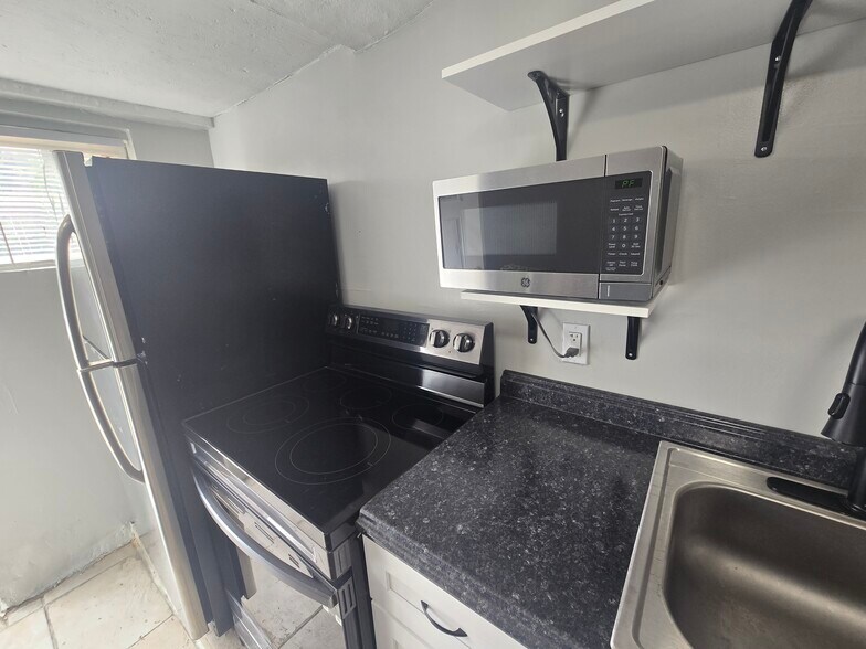 Building Photo - 5044 N Sydenham St