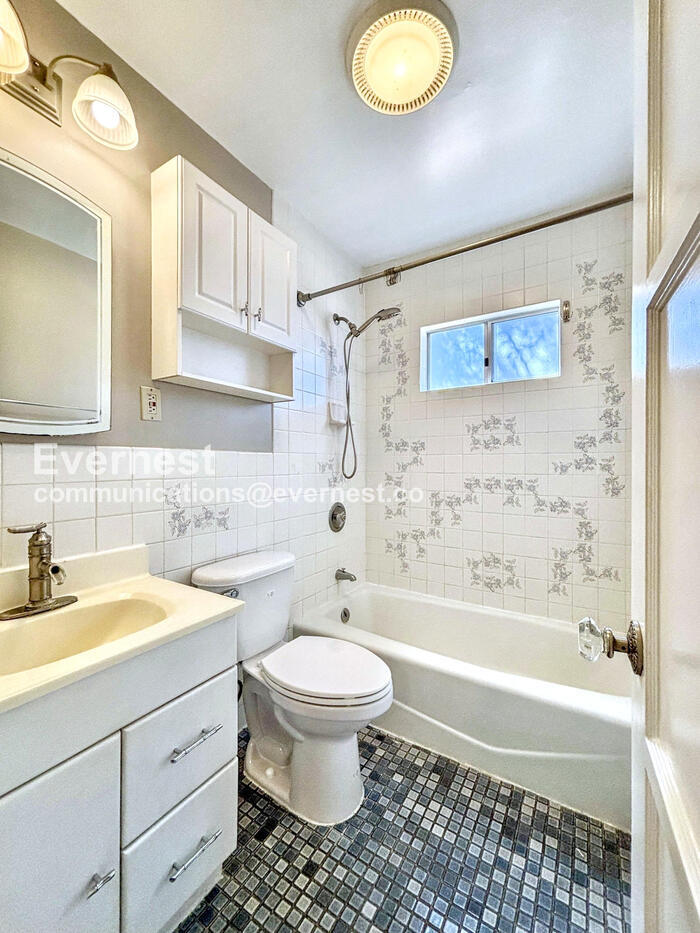 Building Photo - 4031 Casita Way