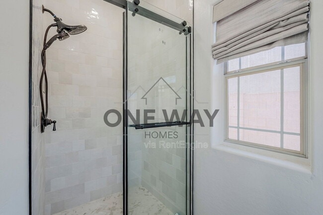 Building Photo - 760 N Swan Dr