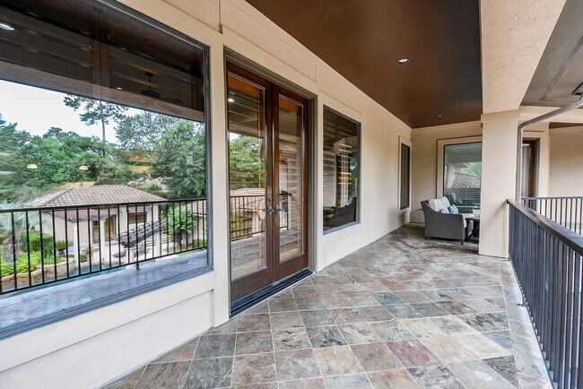 Building Photo - 10 Player Pond Pl