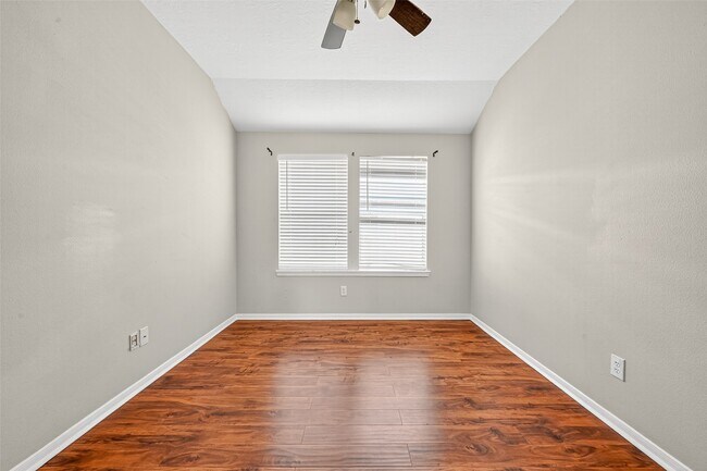 Building Photo - 5615 Brookhollow Oaks Trail