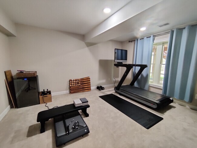 Building Photo - 7500 Tahoe Ct