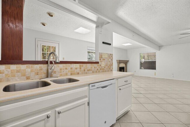 Building Photo - 13313 Black Canyon Dr