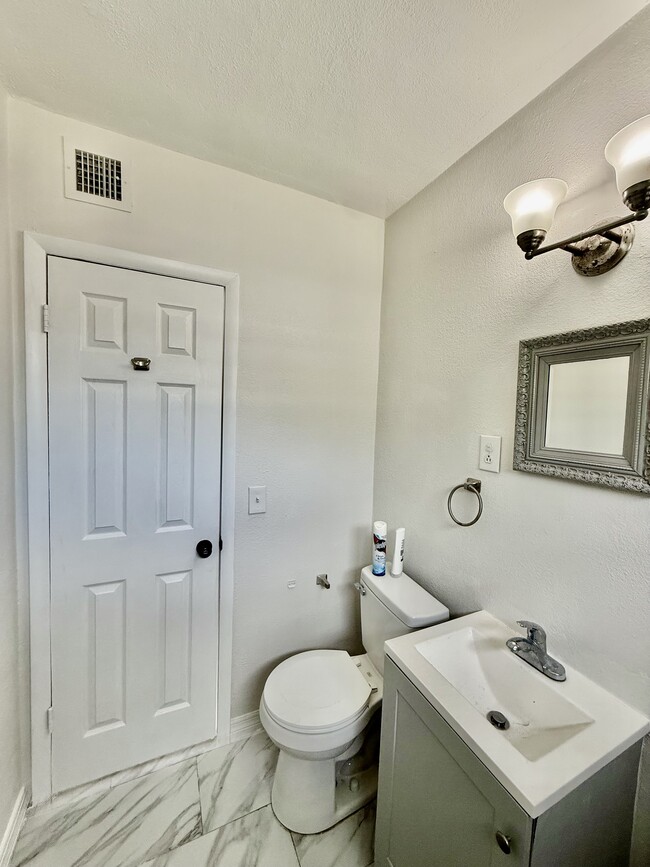 Building Photo - 2102 S 3rd St