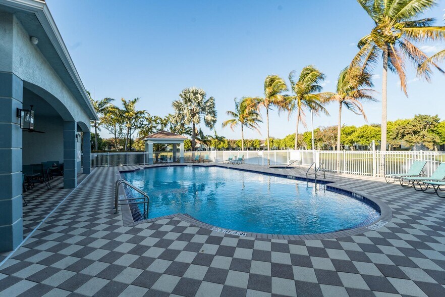 Building Photo - 3635 Sonoma Dr