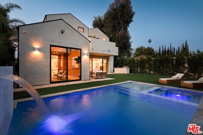 Building Photo - 11748 La Maida St