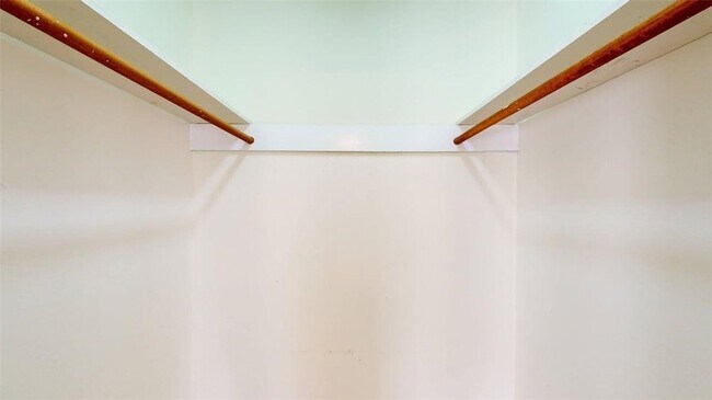 Building Photo - 911 E North Ave