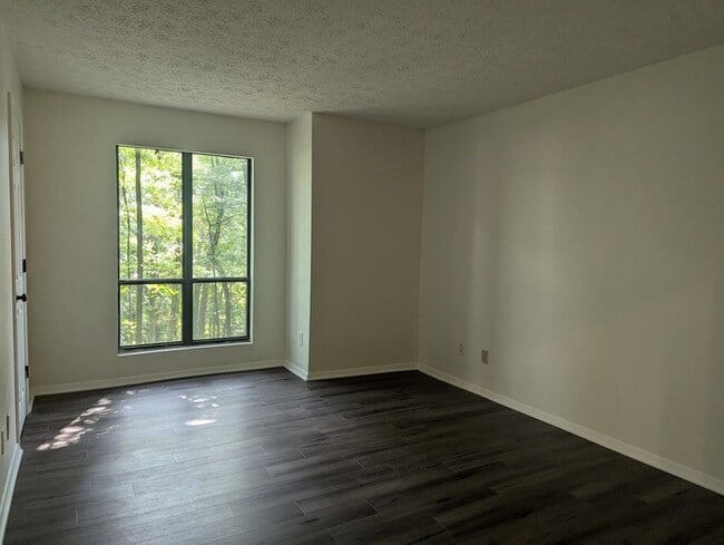 Building Photo - Charming 2-Bedroom, 2-Bath Condo with Mode...