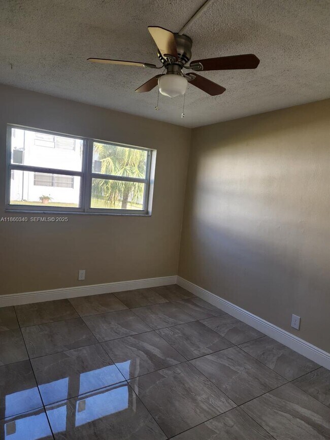 Building Photo - 1400 NW 43 Terrace